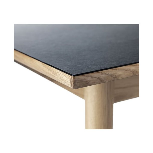 C35B spisebord til 6-10 pers <br> (Eg/sort linoleum)